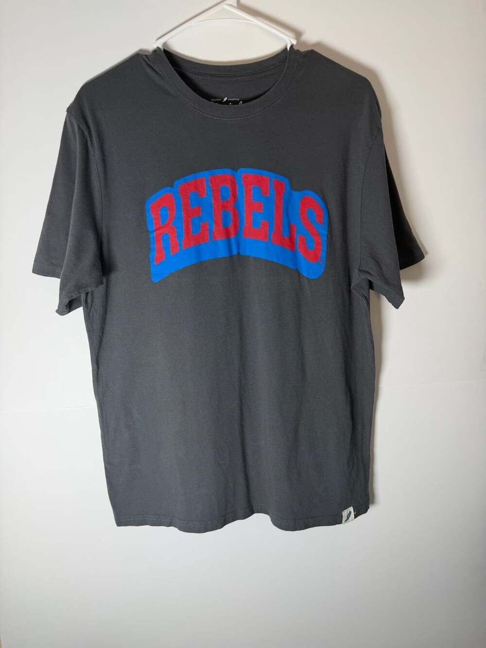 Unwind by League Rebels T-Shirt Size L Gray Red Blue Arch Logo Ole Miss